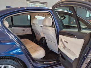 BMW 535d xDrive Luxury*Navi*Kamera*Bi-Xenon* - bilder 17