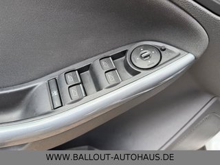 Ford Focus Lim. Titanium*2.HAND*KLIMA*TEMP*SHZ*PD*AHK - bilder 9