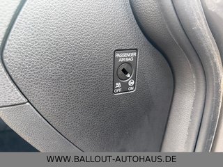 Volkswagen Golf VII Variant*2.HAND*BI-XENON*KLIMA*NAVI*TEMP - bilder 11