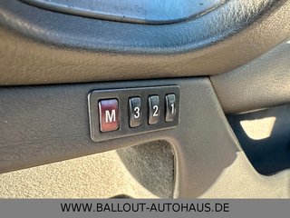 BMW 528i*1.HAND*KLIMA*LEDER*TEMP*GSD*AHK*TÜV 06-25* - photo 2