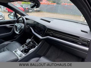 Volkswagen Touareg R-Line 4x4*HUD*SPUR*TOT*DYN*AHK*PAN*STHZ - foto 15