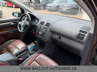 Volkswagen Touran Highline*2.HAND*KLIMA*NAVI*TEMPO*AHK*SHZ* - bilder 10