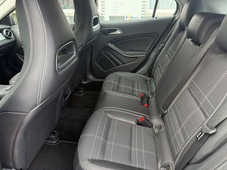 Mercedes-Benz GLA 200*2.HAND*AMG-PAKET*NAVI*BI-XENON* - photo 2