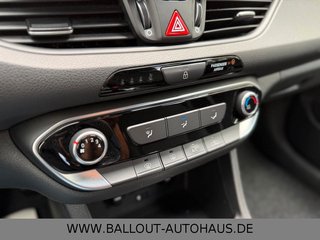 Hyundai i30 cw Trend*1.HAND*KLIMA*NAVI*SPUR*SHZ*KAMERA* - bilder 10