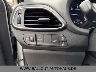 Hyundai i30 cw Trend*1.HAND*KLIMA*NAVI*SPUR*SHZ*KAMERA* - bilder 15