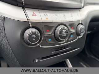 Fiat Freemont Black AWD*7-SITZER*KLIMA*CAM*AHK*TEMP* - bilder 24