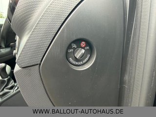 Renault Captur Intens2.HAND*KLIMA*NAVI*TEMPO*KAMERA* - bilder 25