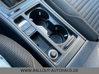 Volkswagen Golf VII Lim. Cup*2.HAND*KLIMA*NAVI*SHZ*EURO6* - bilder 17