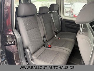 Volkswagen Caddy Maxi*2.HAND*7-SITZER*KLIMA*STHZ*SHZ*TEMPO* - bilder 23