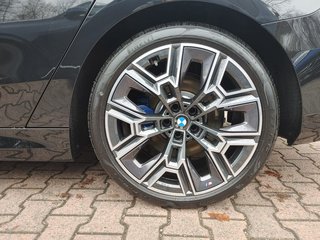 2026 BMW 540i xDrive - photo 9