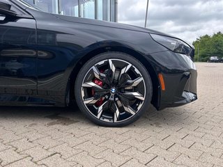 2027 BMW 540i xDrive - photo 9