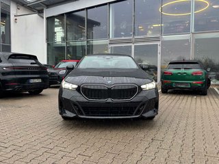 2026 BMW 530i xDrive - photo 2