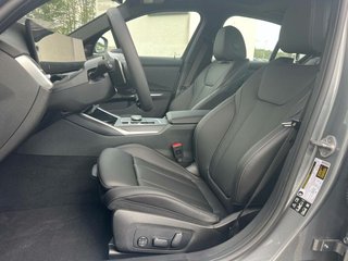 2025 BMW 330i xDrive Sedan - photo 8