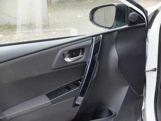 Toyota Auris Touring Sports Hybrid - фото 8