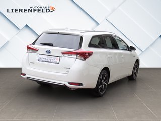 Toyota Auris Touring Sports Hybrid - фото 3