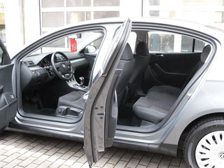 Volkswagen Passat 2.0 TDI Comfortline 1.Hand nur 24 Tkm - photo 10
