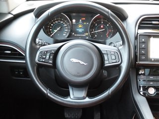 Jaguar F-Pace 30d Prestige AWD Leder Panorama - bilder 13