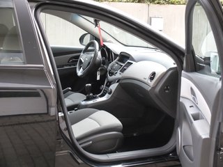 Chevrolet Cruze 2.0d aus 1.Hand TÜV NEU - bilder 13