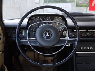 Mercedes-Benz W 114/115 Strich-Acht nur 3 Vorhalter - фото 14