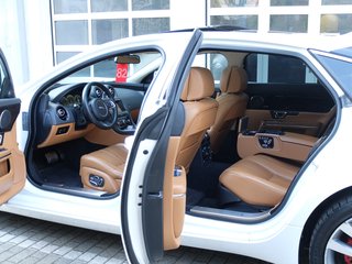 Jaguar XJ 3.0D V6 Portfolio Lang Mega Ausstattung - фото 16