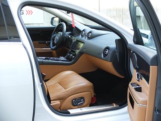 Jaguar XJ 3.0D V6 Portfolio Lang Mega Ausstattung - фото 20