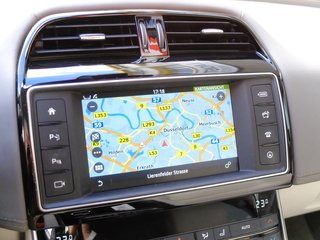 Jaguar XE Automatik Leder aus 1.Hand nur 22 Tkm - фото 7