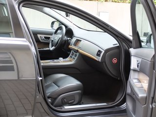 Jaguar XF 2.2 Diesel aus 1.Hand MWsT ausweisbar - фото 13