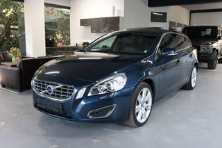 Volvo V60 Kombi Summum  PANORAMA AHK KAMERA - photo 1