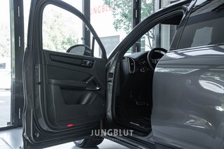 Porsche Cayenne Turbo PANO + APPROVED + STANDHEIZUNG +AHK + SPORT DESIGN - bilder 32
