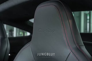 Porsche 992 Turbo Coupé + Glasdach + Carbon + Sport Design + Aventuringrün - foto 16