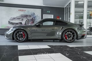Porsche 992 Turbo Coupé + Glasdach + Carbon + Sport Design + Aventuringrün - foto 4