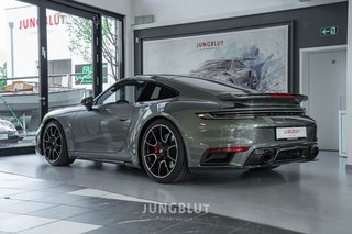 Porsche 992 Turbo Coupé + Glasdach + Carbon + Sport Design + Aventuringrün - foto 5