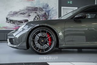 Porsche 992 Turbo Coupé + Glasdach + Carbon + Sport Design + Aventuringrün - foto 22