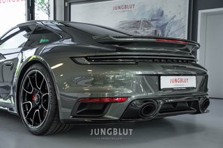 Porsche 992 Turbo Coupé + Glasdach + Carbon + Sport Design + Aventuringrün - foto 26