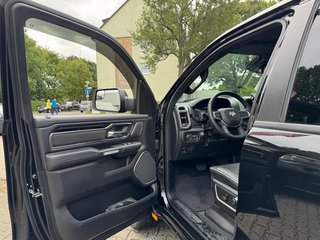 Dodge RAM 1500 5.7 V8 Crew Cab Laramie Night Longbed - bilder 18