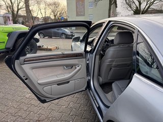 Audi A8 4.2 quattro - foto 19