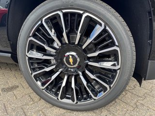 Chevrolet Suburban 6.2 V8 High Country Facelift 2025 + 24" Alufelgen - bilder 14