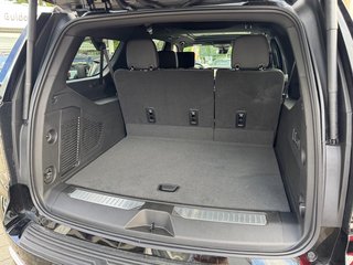 Chevrolet Suburban 6.2 V8 High Country Facelift 2025 + 24" Alufelgen - bilder 31