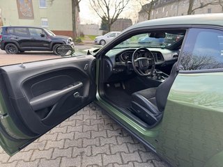 Dodge Challenger 6.4 V8 R/T Scat Pack Widebody unfallfrei + Tieferlegungsfedern - bilder 13