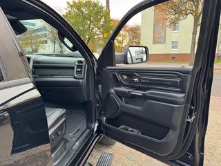 Dodge RAM 5.7 V8 Crew Cab Limited Night Edition + teilbare Heckklappe + LPG - bilder 16