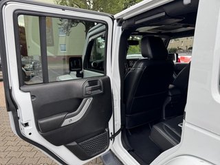 Jeep Wrangler Unlimited 2.8 CRD DPF Sahara - bilder 18