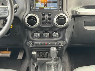 Jeep Wrangler Unlimited 2.8 CRD DPF Sahara - bilder 27
