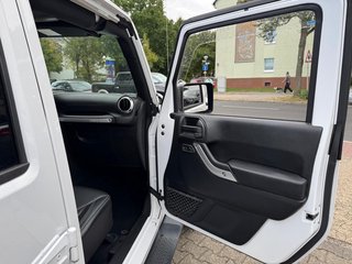 Jeep Wrangler Unlimited 2.8 CRD DPF Sahara - bilder 15