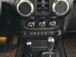 Jeep Wrangler Unlimited 2.8l CRD Sahara Dachträger+Fahrwerk - foto 28