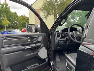 Dodge RAM 1500 Laramie Night Premium Crew 2025 UMBAU+LPG - foto 17