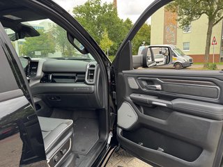 Dodge RAM 1500 Laramie Night Premium Crew 2025 UMBAU+LPG - foto 20