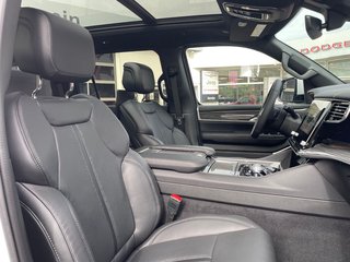 Jeep Wagoneer Series III 5.7 V8 HEMI eTorque Panoramadach + elektr. Trittbretter - bilder 12