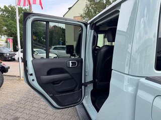 Jeep Gladiator 3.0l Overland 4WD +AHK +22" Kompletträder - bilder 19
