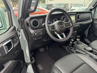 Jeep Wrangler Unlimited Rubicon 4xe Sonder-Umbau Komplettlackierung - bilder 25
