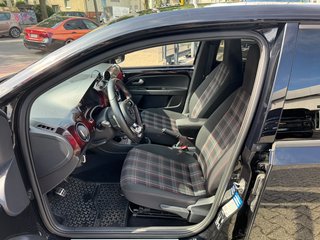 Volkswagen up! 1.0 TSI GTI - bilder 13